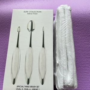 Artis Brush Cleaning Pad